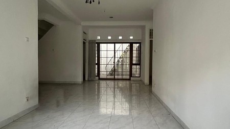 Rumah Siap Huni dengan KT 5+1 KM 3+1 Sertifikiat SHM di Bintaro Sektor 3