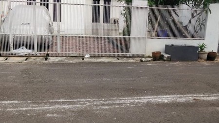 Dijual Rumah Nyaman  Asri   Akses 2 mobil  di Setu Cipayung - Jakarta Timur