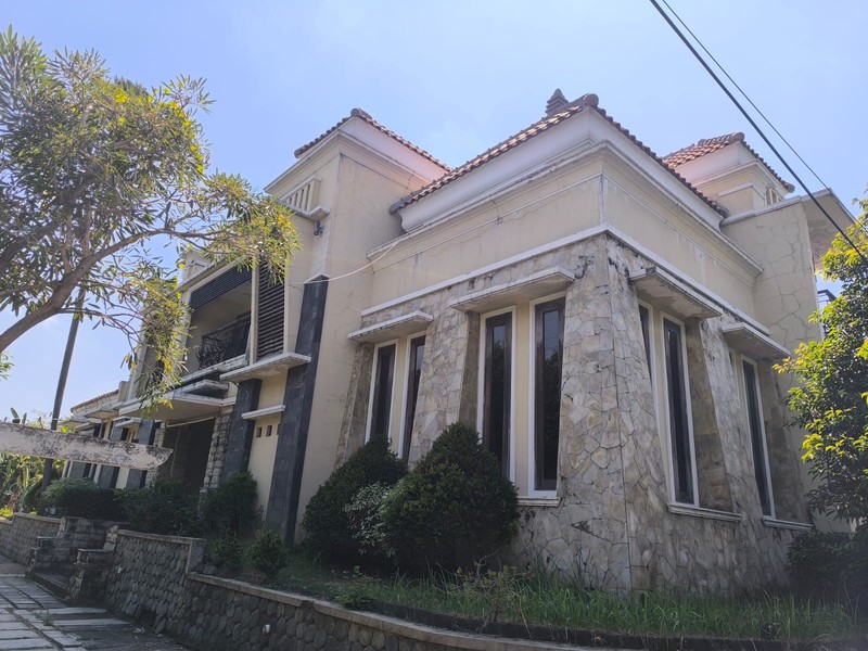 Dijual 600 m2 Rumah Pinus Asri Samping Wisata Bukit Mas Surabaya Barat - Hook 2 Lantai Plus Kolam Renang Private Pool - Dekat Pakuwon Mall, Prambanan Residence, Citraland
