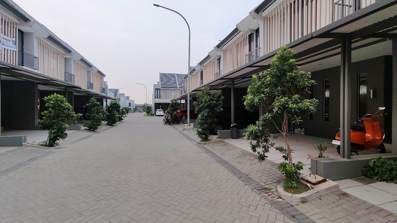 Rumah 4BR Cluster Lake Garden Zliving Grand Wisata Mustika Jaya Bekasi