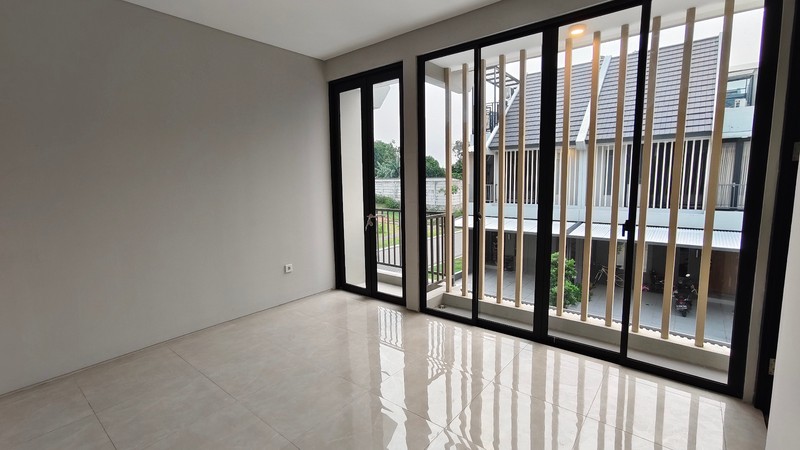 Rumah 4BR Cluster Lake Garden Zliving Grand Wisata Mustika Jaya Bekasi