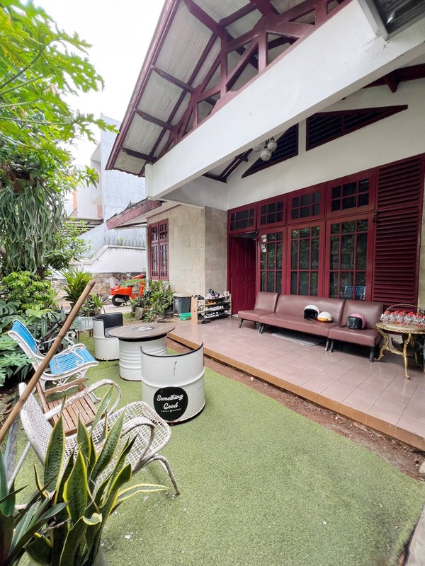 Jual rumah di Dempo Kebayoran Baru, Jakarta Selatan. Sangat strategis!