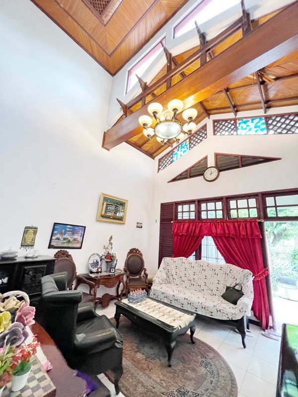 Jual rumah di Dempo Kebayoran Baru, Jakarta Selatan. Sangat strategis!