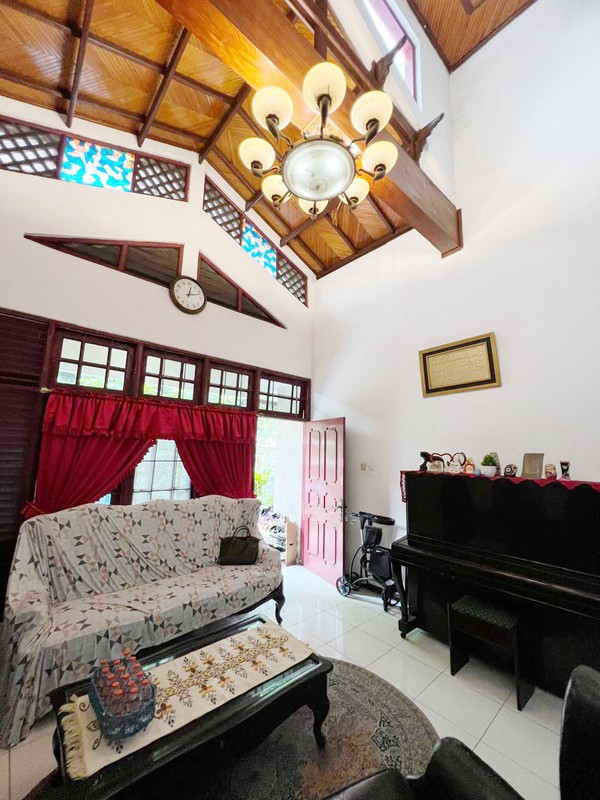 Jual rumah di Dempo Kebayoran Baru, Jakarta Selatan. Sangat strategis!
