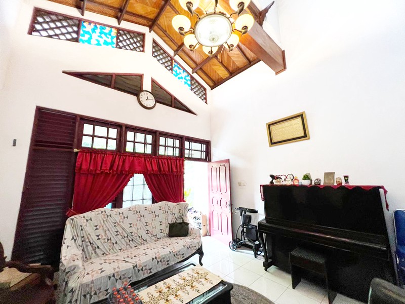 Jual rumah di Dempo Kebayoran Baru, Jakarta Selatan. Sangat strategis!