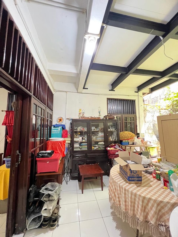 Jual rumah di Dempo Kebayoran Baru, Jakarta Selatan. Sangat strategis!