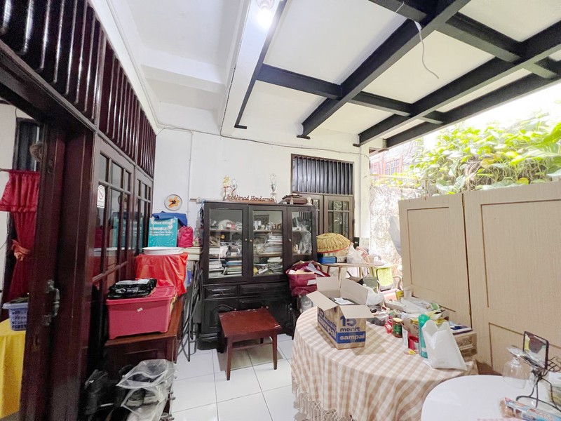Jual rumah di Dempo Kebayoran Baru, Jakarta Selatan. Sangat strategis!