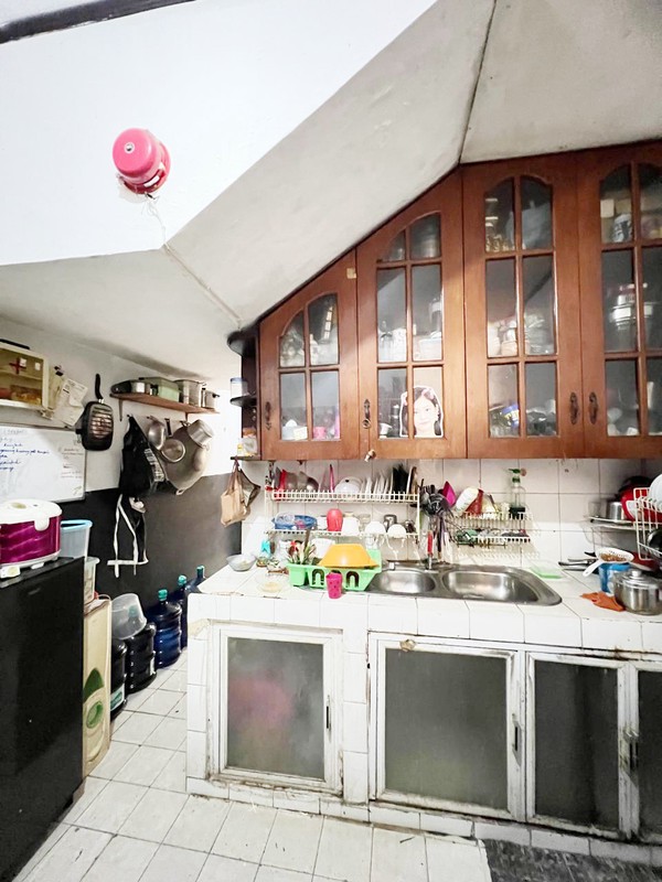 Jual rumah di Dempo Kebayoran Baru, Jakarta Selatan. Sangat strategis!