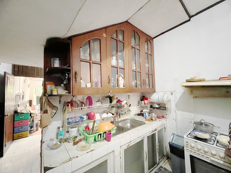 Jual rumah di Dempo Kebayoran Baru, Jakarta Selatan. Sangat strategis!