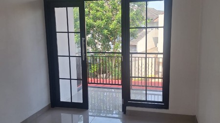 Rumah Bagus di Bintaro Jaya dengan KT 3+1 KM 2+1 Surat SHM.