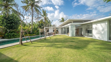 Freehold - Timeless Tropical Villa with Sophisticated Charm in Umalas
