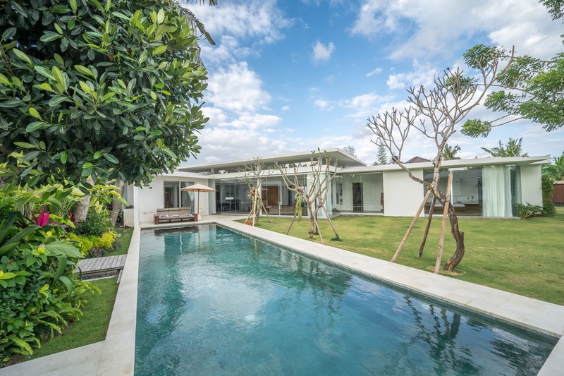 Freehold - Timeless Tropical Villa with Sophisticated Charm in Umalas
