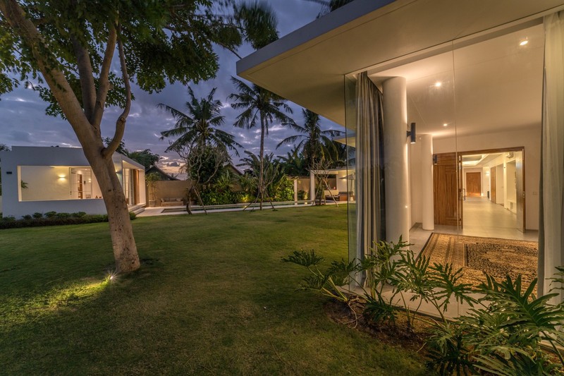 Freehold - Timeless Tropical Villa with Sophisticated Charm in Umalas