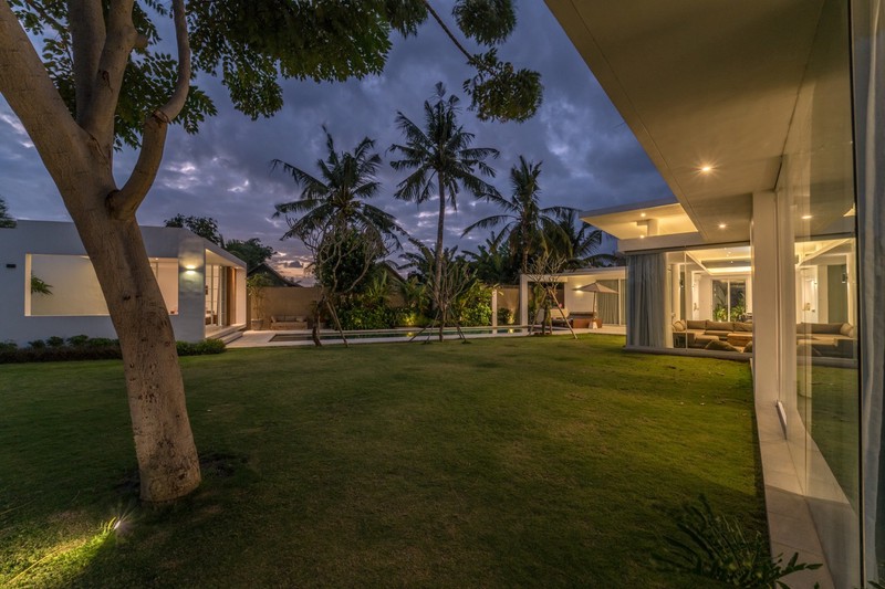 Freehold - Timeless Tropical Villa with Sophisticated Charm in Umalas