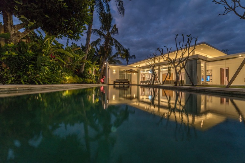 Freehold - Timeless Tropical Villa with Sophisticated Charm in Umalas
