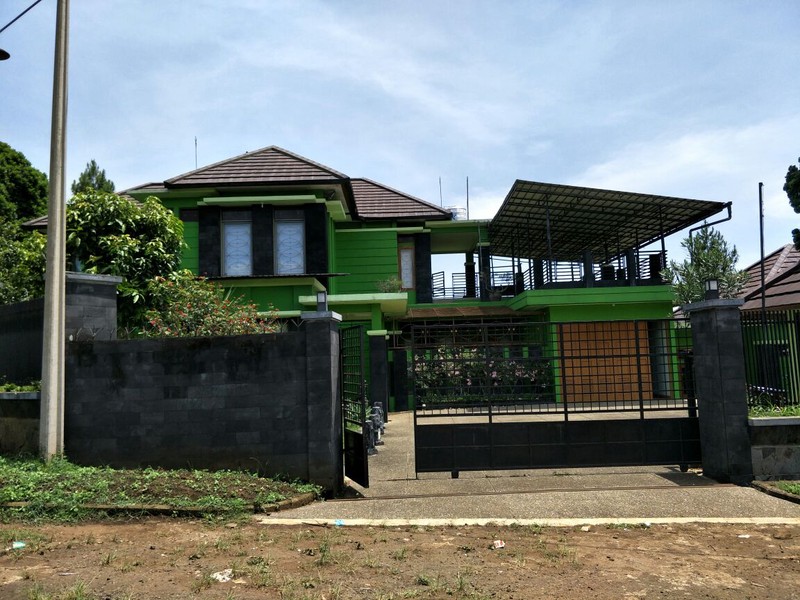 Villa Asri dengan Halaman Luas Lingkungan Nyaman @Bandung Barat, Bandung