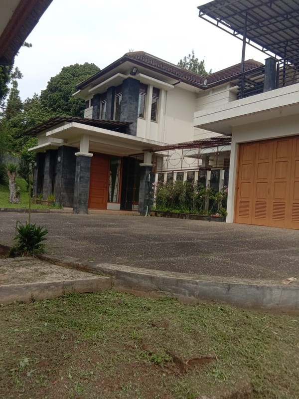 Villa Asri dengan Halaman Luas Lingkungan Nyaman @Bandung Barat, Bandung