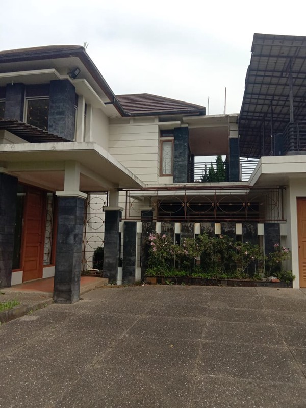 Villa Asri dengan Halaman Luas Lingkungan Nyaman @Bandung Barat, Bandung