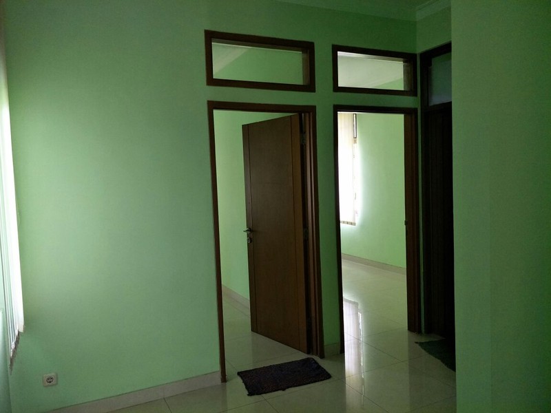 Villa Asri dengan Halaman Luas Lingkungan Nyaman @Bandung Barat, Bandung