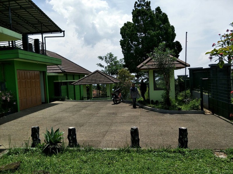 Villa Asri dengan Halaman Luas Lingkungan Nyaman @Bandung Barat, Bandung