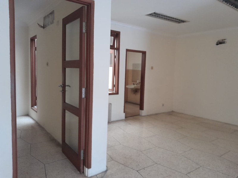 Dijual Rumah/Kantor 2,5 Lantai Di Bendungan Lihir, Jakarta Pusat