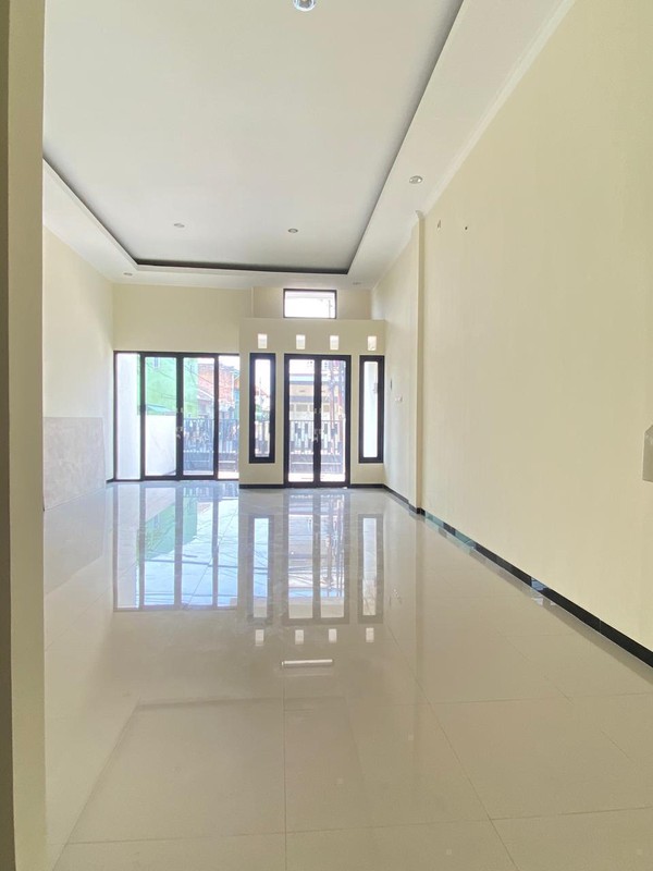 Ruko Strategis Surabaya Timur, 2 Lantai, SHM, Lokasi Ramai - Rp1,2 M Nego