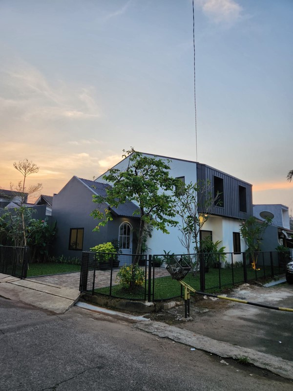 Rumah 2 Lantai Bagus dengan Desain Modern Siap Huni @Serpong, Tangsel