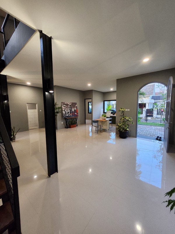 Rumah 2 Lantai Bagus dengan Desain Modern Siap Huni @Serpong, Tangsel
