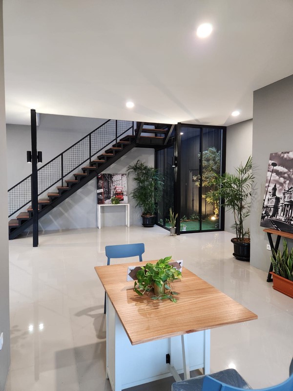 Rumah 2 Lantai Bagus dengan Desain Modern Siap Huni @Serpong, Tangsel