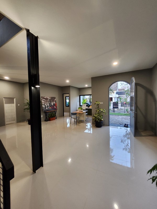 Rumah 2 Lantai Bagus dengan Desain Modern Siap Huni @Serpong, Tangsel