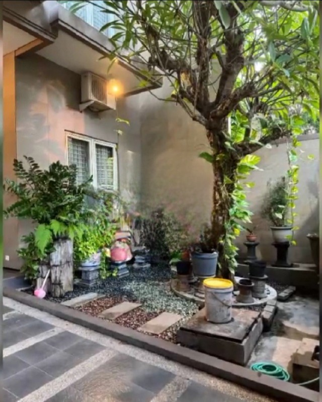 4 Milyar-an Dijual Rumah Araya 1 Galaxy Bumi Permai Surabaya Timur Bonus Full Furnished Mewah Modern Strategis Row Jalan Lebar - SHM