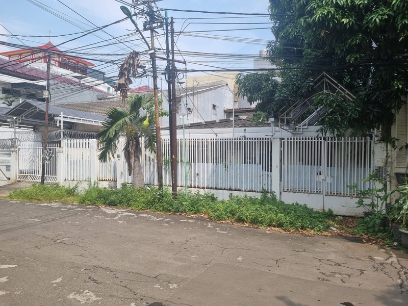 Di jual rumah di jalan Pluit sakti