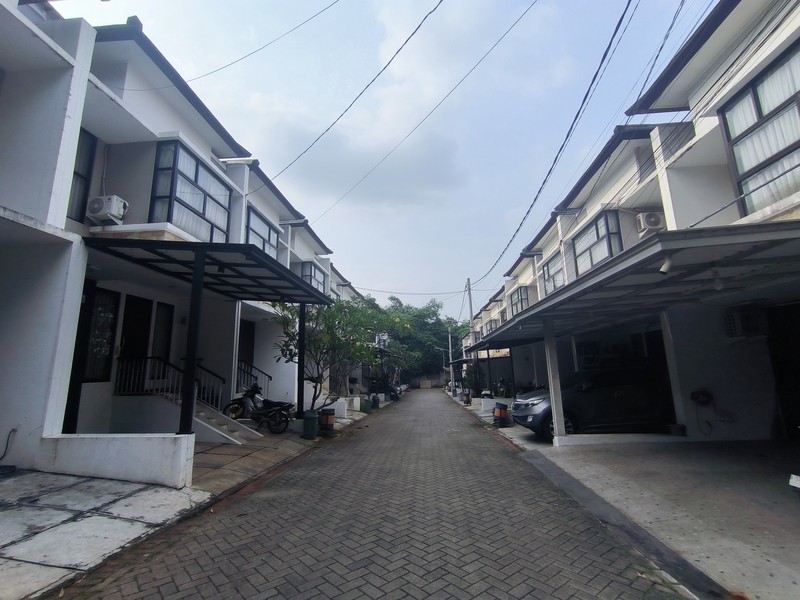 Dijual Rumah The Villas Serpong - Fully Furnished, Siap Huni!