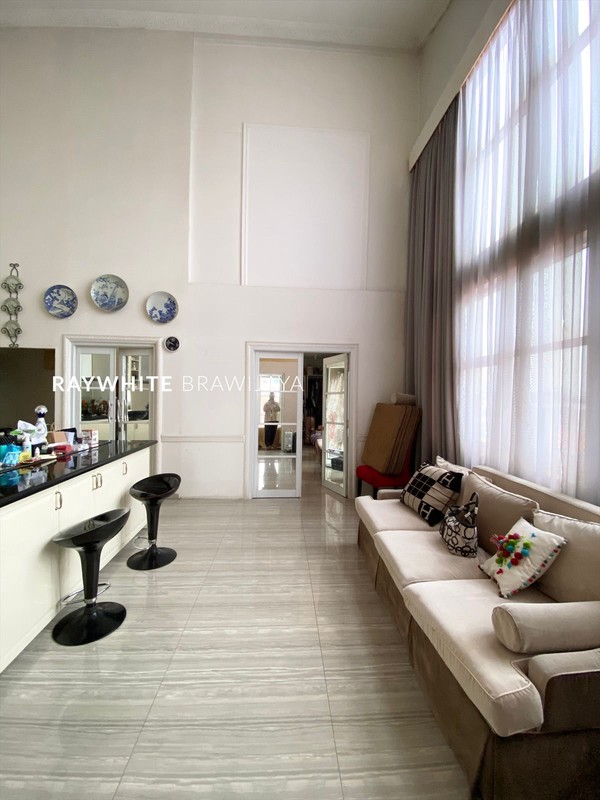 Rumah Bangunan 4,5 Lantai Lokasi Strategis Area Duren Tiga Raya