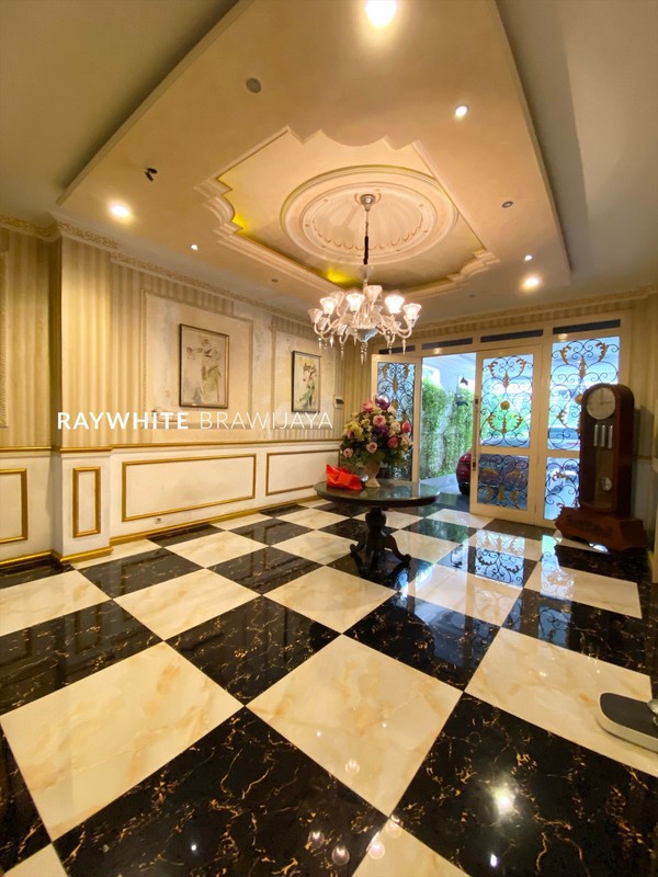 Rumah Bangunan 4,5 Lantai Lokasi Strategis Area Duren Tiga Raya