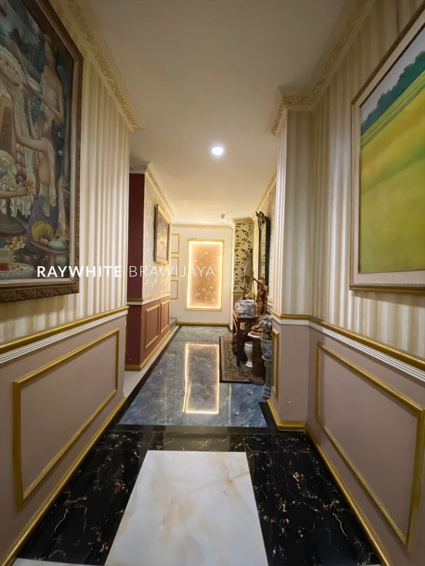 Rumah Bangunan 4,5 Lantai Lokasi Strategis Area Duren Tiga Raya