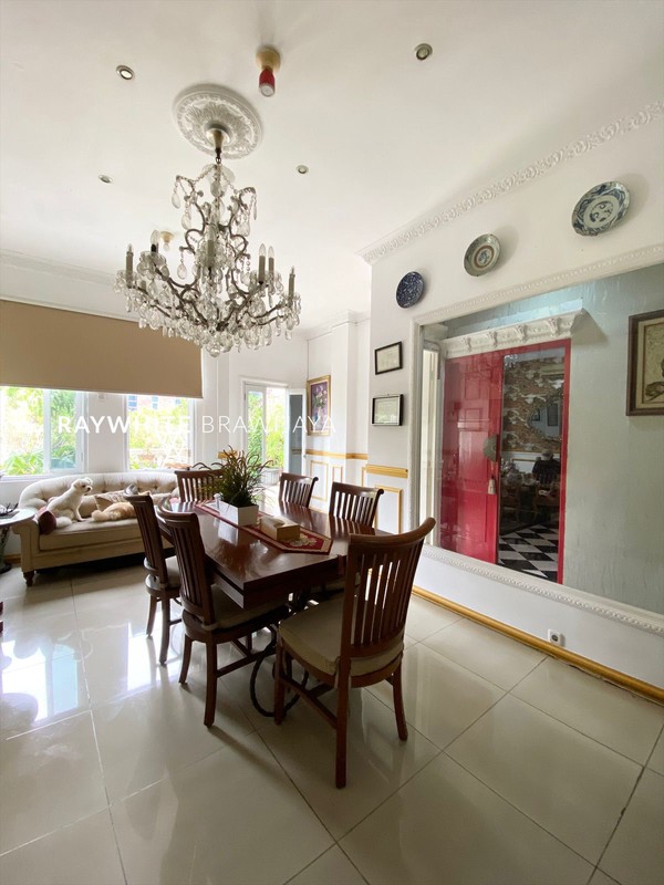Rumah Bangunan 4,5 Lantai Lokasi Strategis Area Duren Tiga Raya