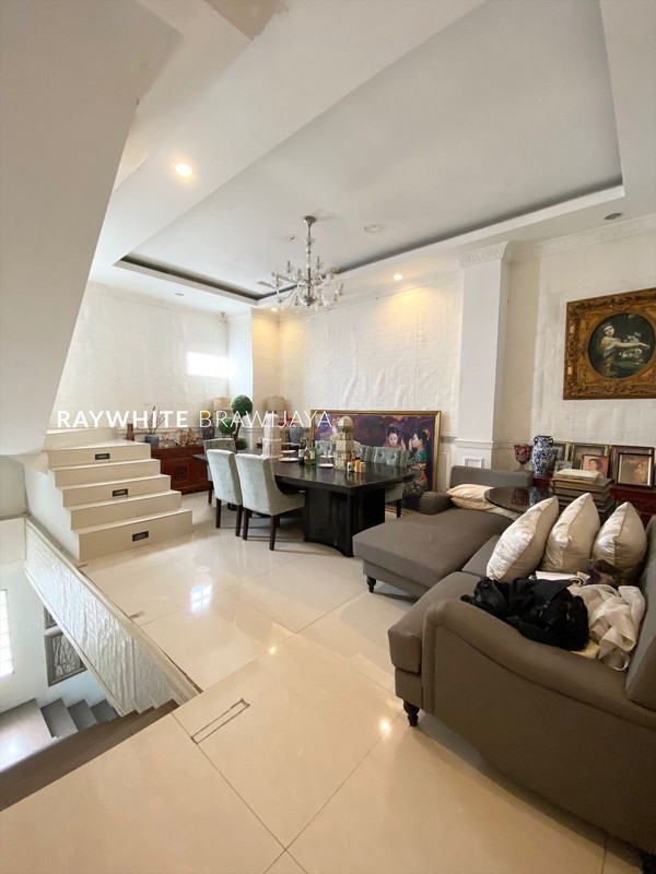 Rumah Bangunan 4,5 Lantai Lokasi Strategis Area Duren Tiga Raya