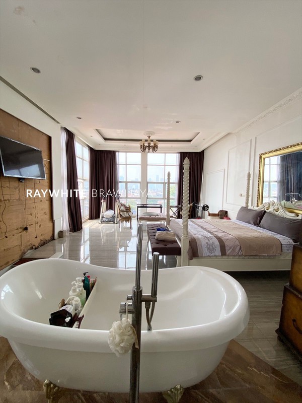 Rumah Bangunan 4,5 Lantai Lokasi Strategis Area Duren Tiga Raya