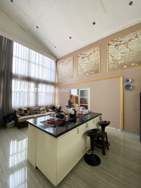 Rumah Bangunan 4,5 Lantai Lokasi Strategis Area Duren Tiga Raya