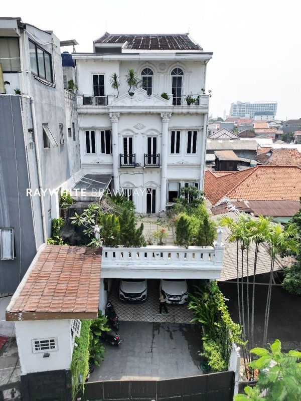 Rumah Bangunan 4,5 Lantai Lokasi Strategis Area Duren Tiga Raya
