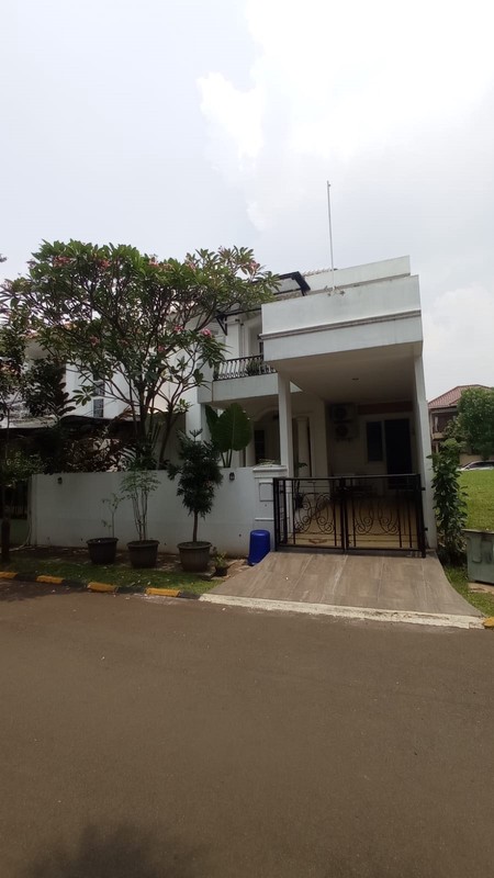Rumah rapi di Puspita Loka BSD