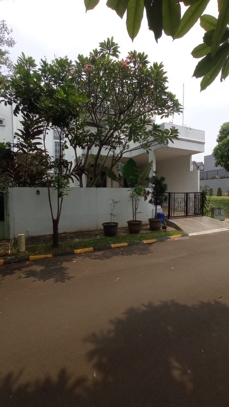 Rumah rapi di Puspita Loka BSD
