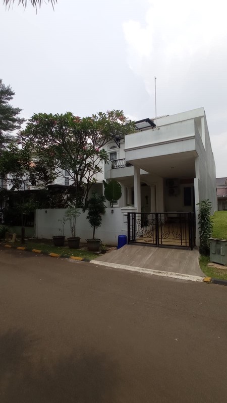 Rumah rapi di Puspita Loka BSD