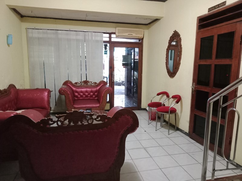 Rumah + Kantor Strategis Hadap Utara di Kertajaya Surabaya - SHM Lengkap