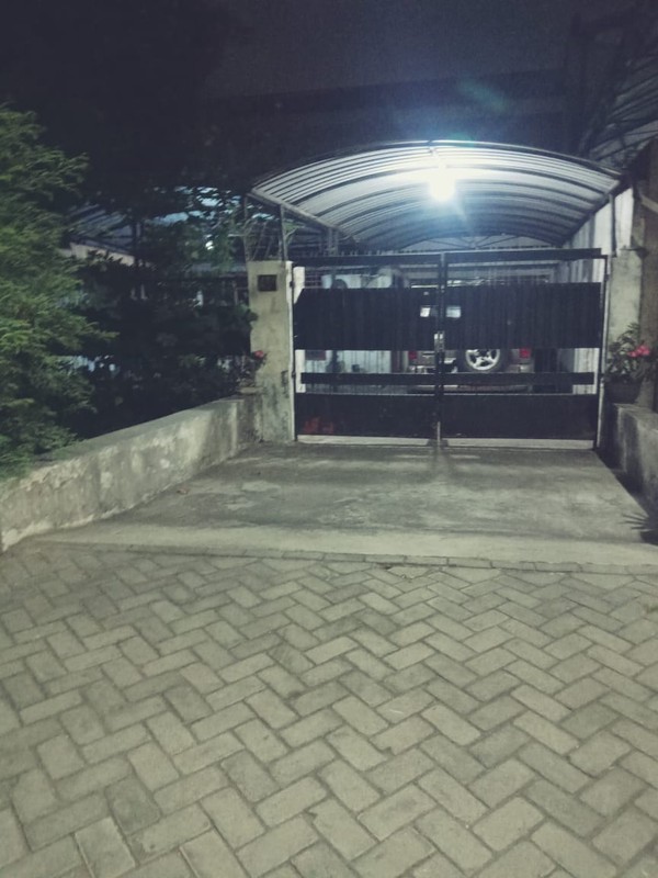 Rumah + Kantor Strategis Hadap Utara di Kertajaya Surabaya - SHM Lengkap