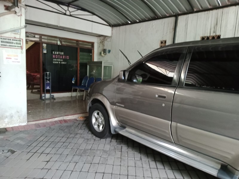 Rumah + Kantor Strategis Hadap Utara di Kertajaya Surabaya - SHM Lengkap