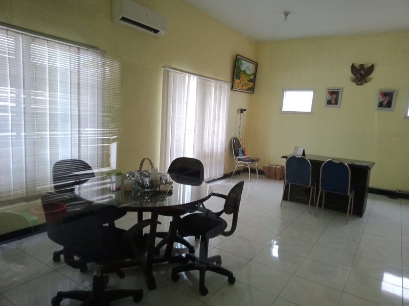 Rumah + Kantor Strategis Hadap Utara di Kertajaya Surabaya - SHM Lengkap