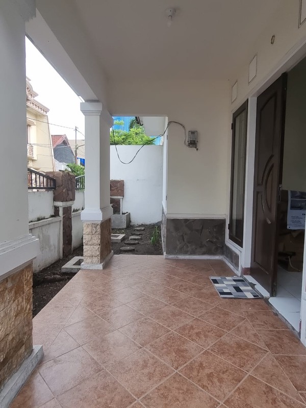 Dijual Rumah Kost Aktif Klampis Surabaya - 5 Kamar, Semi Furnish