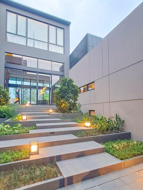 Rumah Mewah Botanic Villa Navapark BSD City view ke Botanic Park